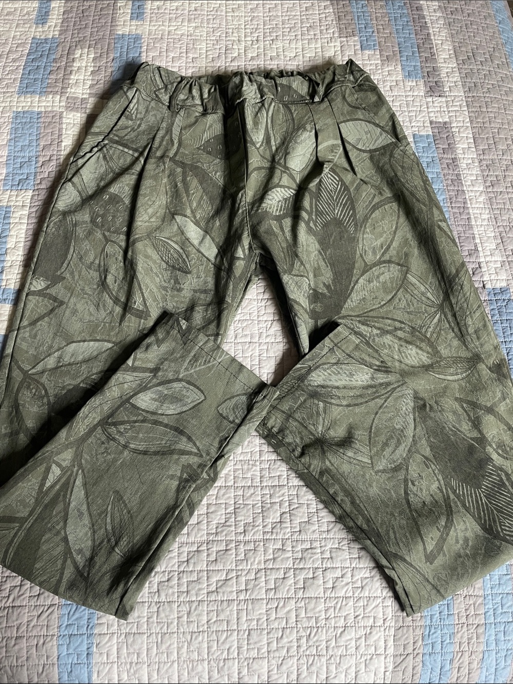Nina Kendosa stretch pull on pants.one size fits most.